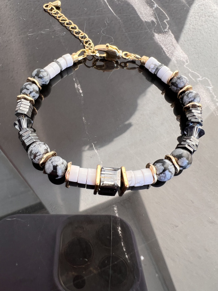 Браслет "Куб" из Снежного Обсидиана, Гематита, Кристаллов Swarovski.