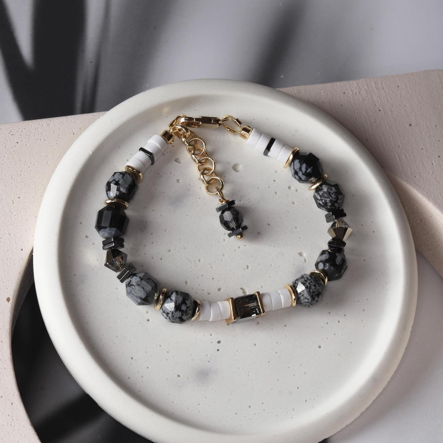 Браслет "Куб" из Снежного Обсидиана, Гематита, Кристаллов Swarovski.