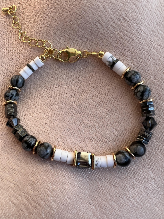 Браслет "Куб" из Снежного Обсидиана, Гематита, Кристаллов Swarovski.