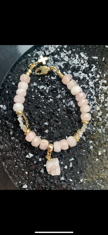 Браслет "Афина" из Морганита с подвеской Кварц